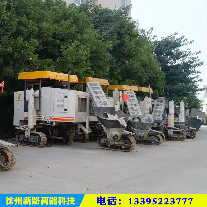 NC1300滑膜攤鋪機(jī)666.jpg NC1300滑膜攤鋪機(jī)666.jpg