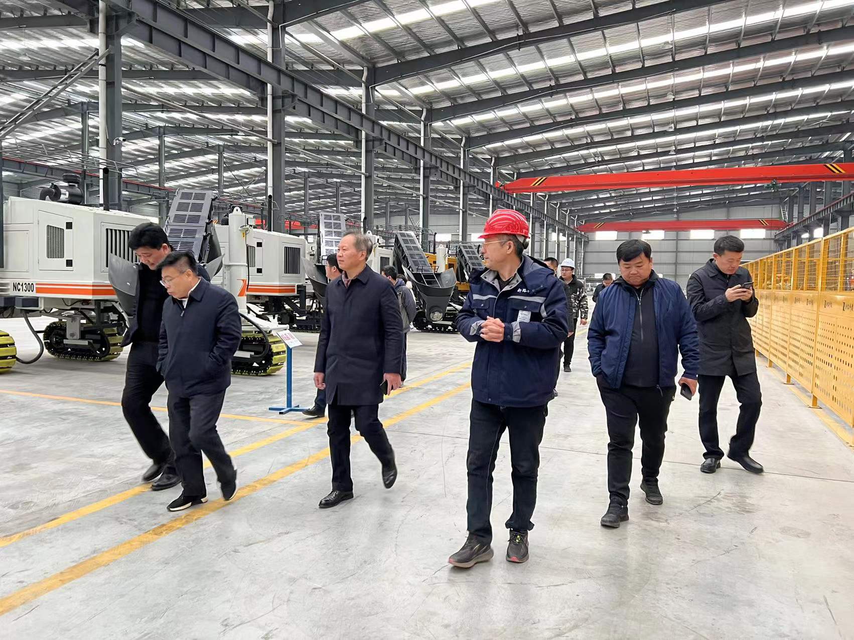 熱烈歡迎徐州市委市政府、淮海國際港務區(qū)、柳新鎮(zhèn)一行領導來我司參觀考察工作